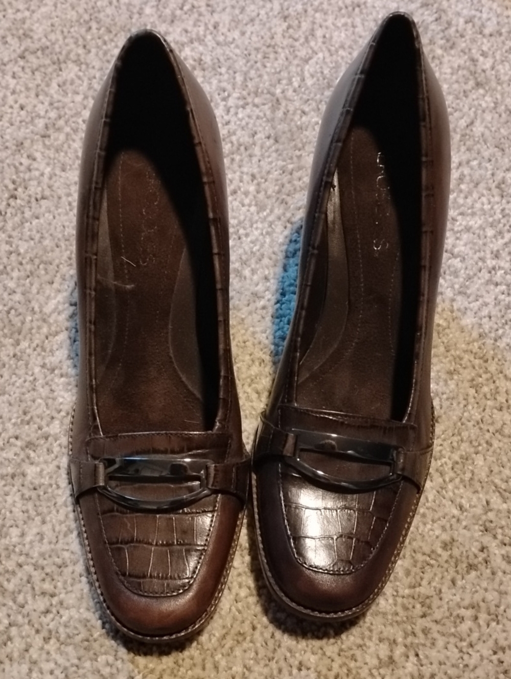 AEROSOLES Brown Croc-Embossed Loafers with Metal Bit